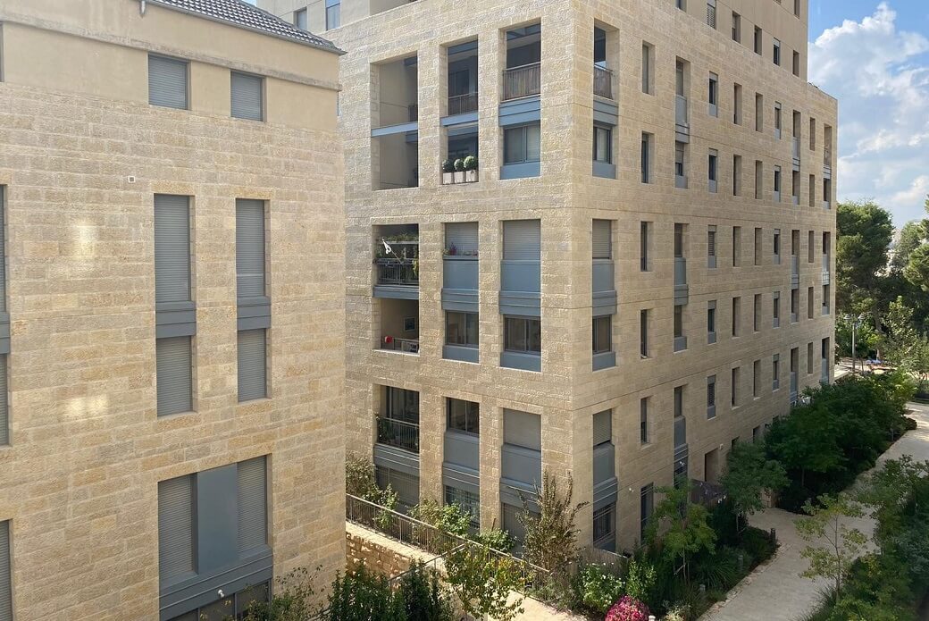 בניינים עם גינה